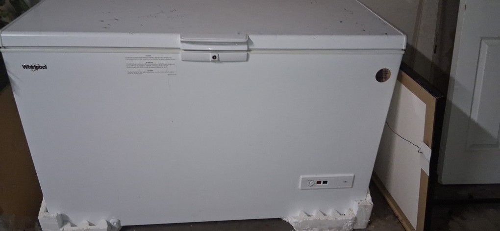 Whirlpool WZC5216LW 16 Cu. Ft. Chest Convertible Freezer