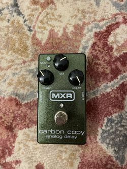 MXR carbon copy analog delay pedal