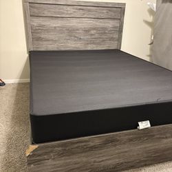 Queen bed W/ Box spring