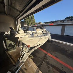 2007 Triumph center console boat