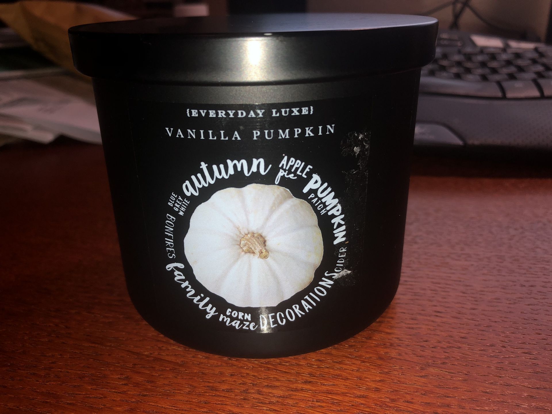 Everyday luxe vanilla pumpkin candle with wood wick