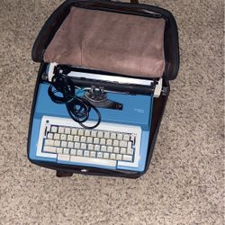 Type Writer With Case 