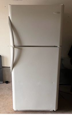 Frigidaire Refrigerator w/Ice Maker Works Great
