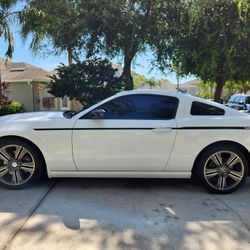 2014 MUSTANG Premium!