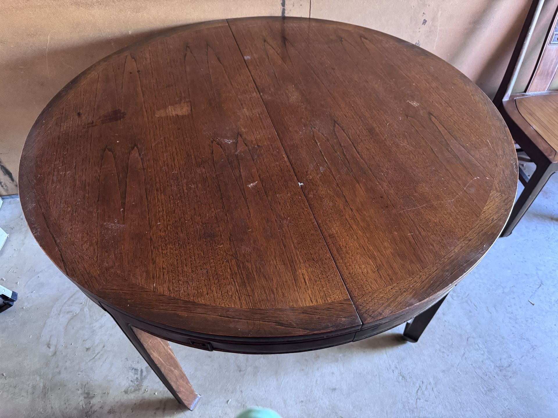 Ricardo Lynn Dining Table With Chairs