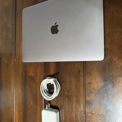 Macbook Air 13 inch M1 16GB ram, Silver