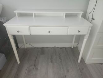 Vanity table