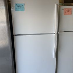Whirlpool Refrigerator18 Cu Ft  Like New . Warehouse pricing.   Warranty  . Delivery Available . 2522 Market st. 33901