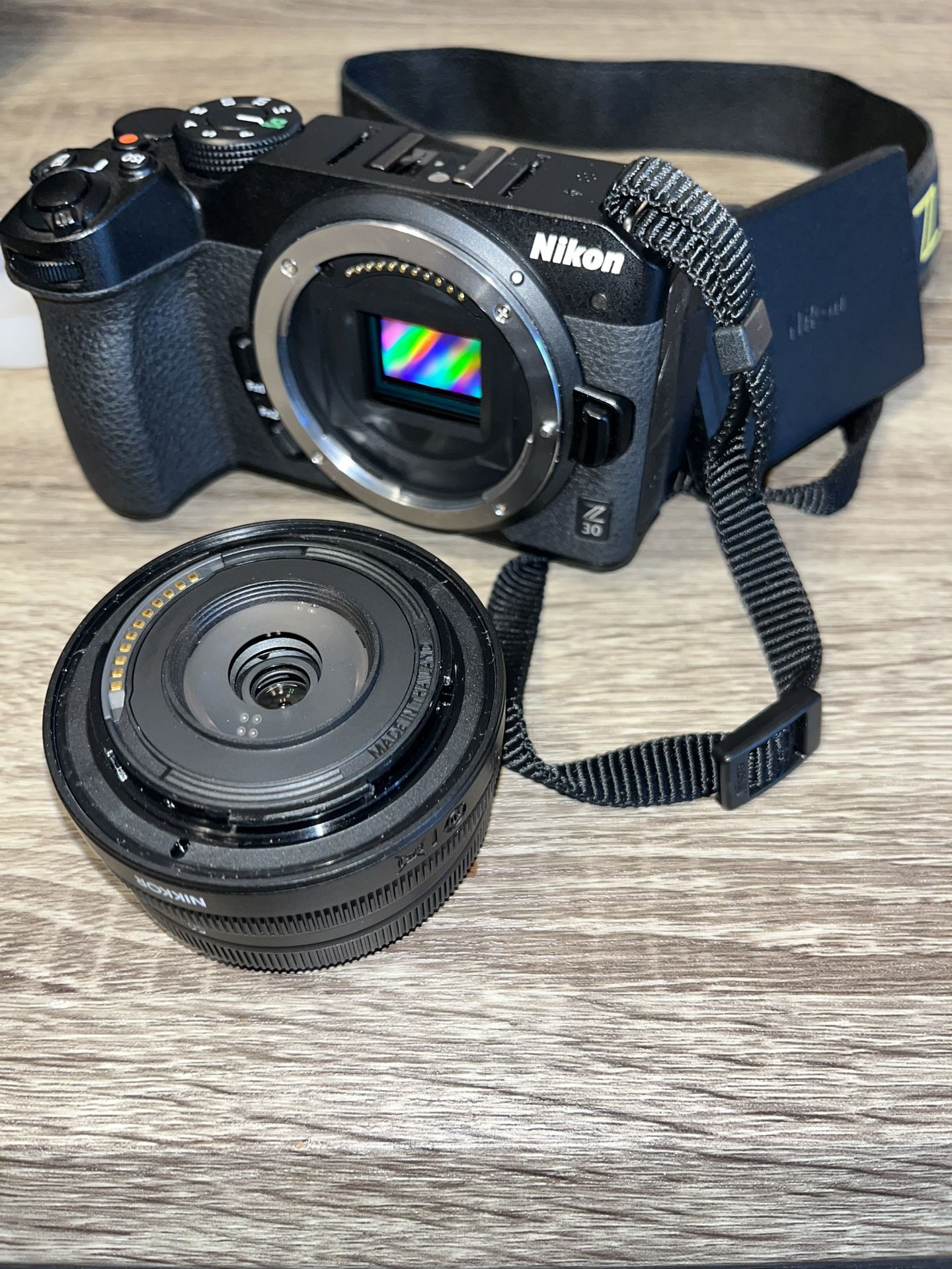 (OBO) Nikon Z30 Mirrorless Camera Lens w/16-50mm Lens Bundle 