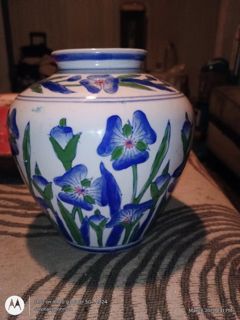 Antique Porcelain Chinese Vase