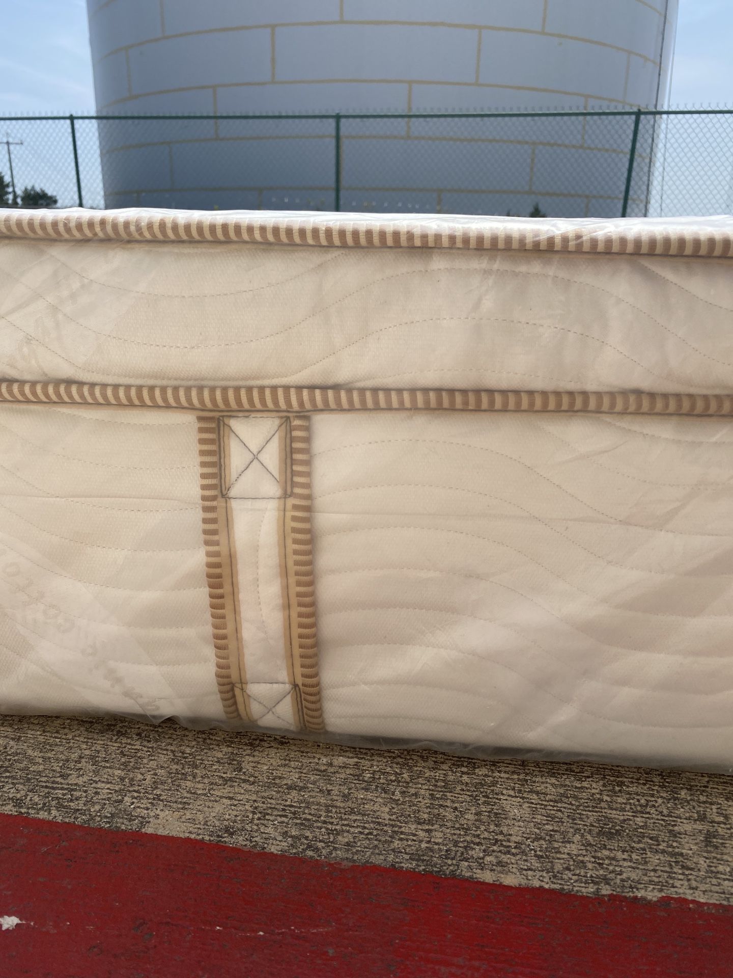 Overstock Display King Elite Latex Hybrid Mattress for Sale in San