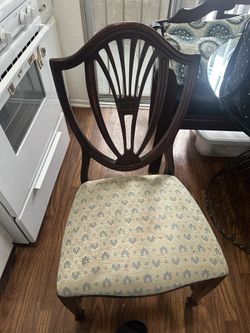 6 Nice Chairs