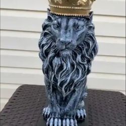 Stone Color, Lion Statue