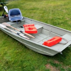 10' Aluminum Jon Boat With 40lb Thrust MinnKota Electric Motor