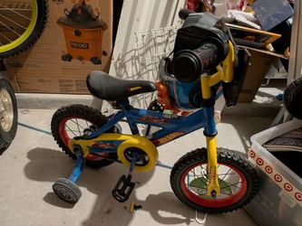 Hot wheels tricycle with helmet