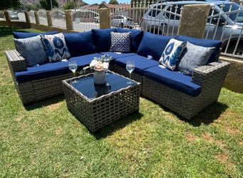 Patio set outdoor new in the box