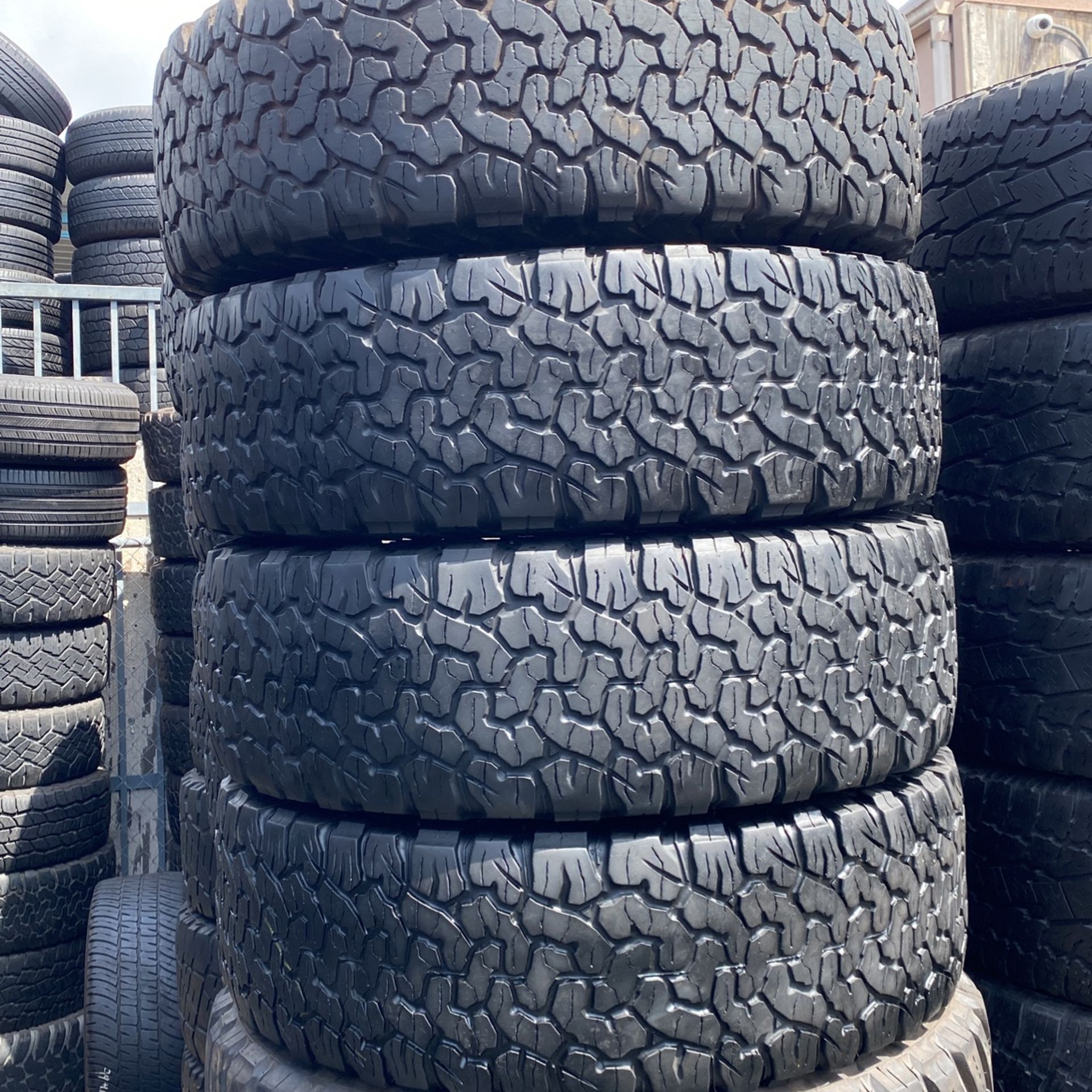 LT 275/70R18 Marca Bffgoodrich KO2 All Terrain En Perfectas Condiciónes De Vida 