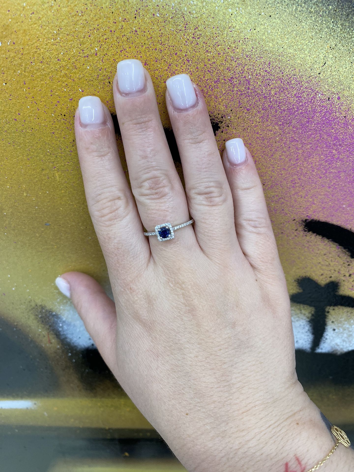 18k NATURAL DIAMOND RING