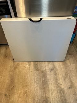 Life line foldable table with strap 6‘ by 2’6”