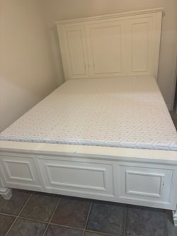 Moving out White Wood Bed Frame with Mattress