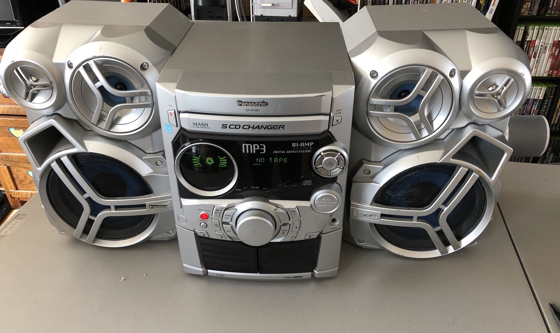 Panasonic SA-AK320 AM/FM Tuner DUAL CASSETTE DECK & 5 CD Stereo System Boombox
