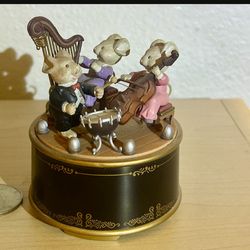 Vintage ENESCO ANIMATED MUSICAL BOX