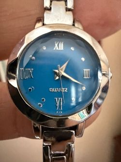 Quartz Women's Dress Silver-Tone Analog Wristwatch Blue Dial Bracelet