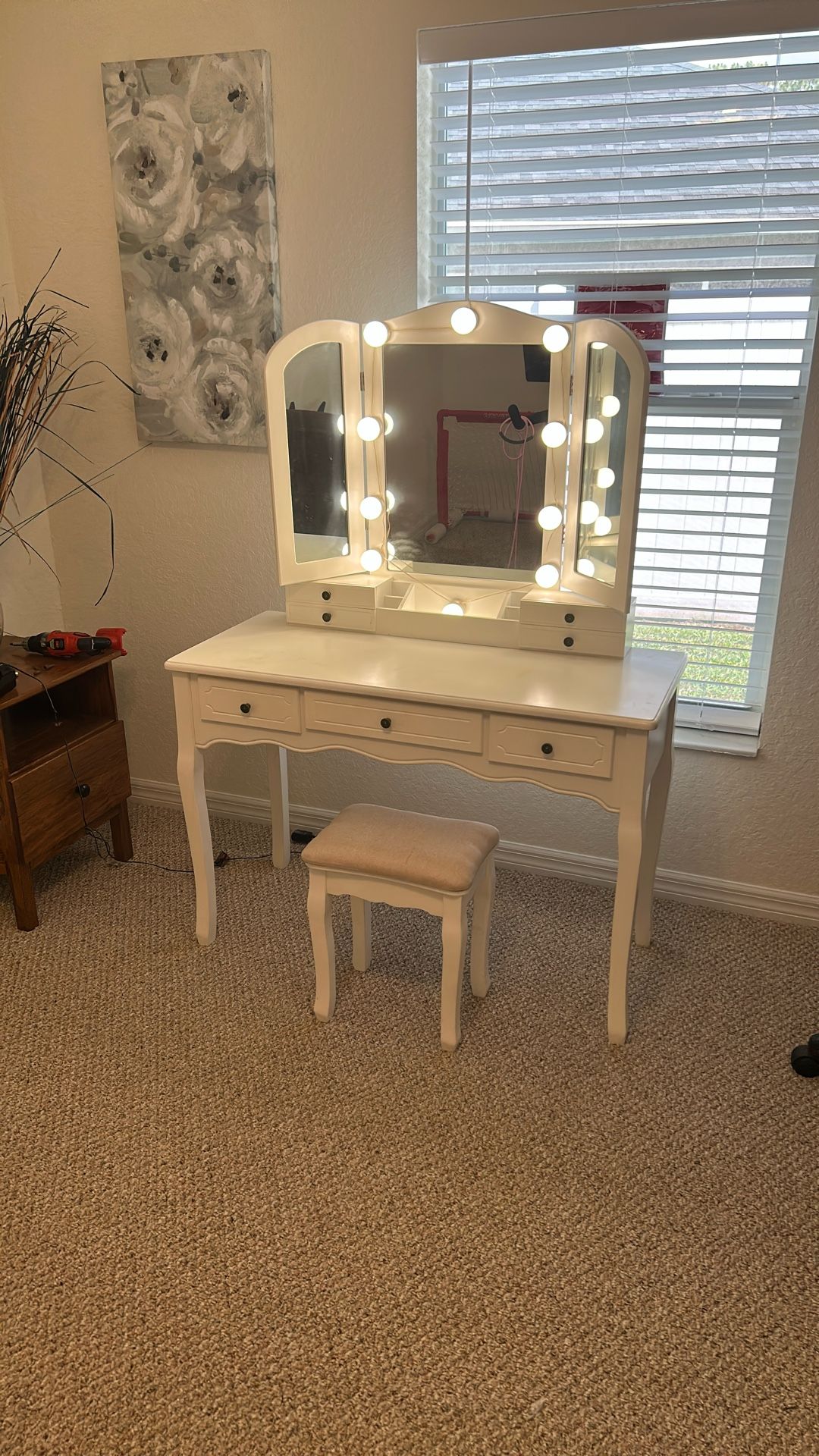 Make Up Vanity And Stool