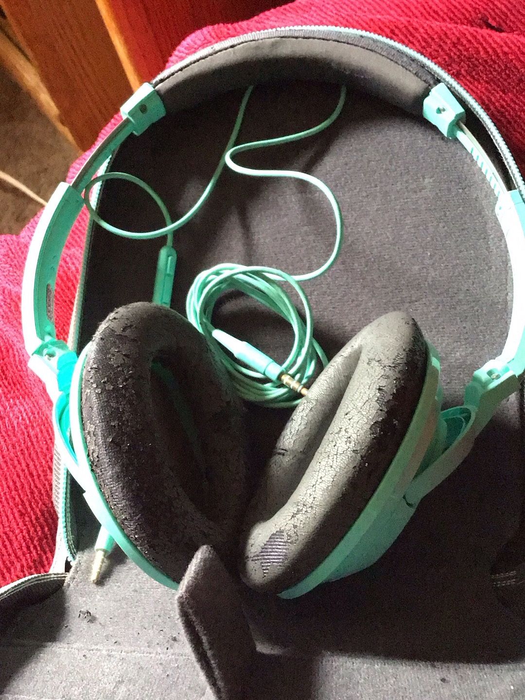 Bose True Sound ear-on Headphones