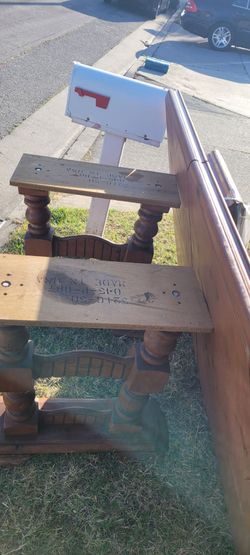 Vintage Wooden Pedestal Dining Table $150 OBO
