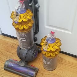 NEW cond DYSON BALL  , AMAZING POWER SUCTION.   ,WORKS EXCELLENT. , IN THE BOX 