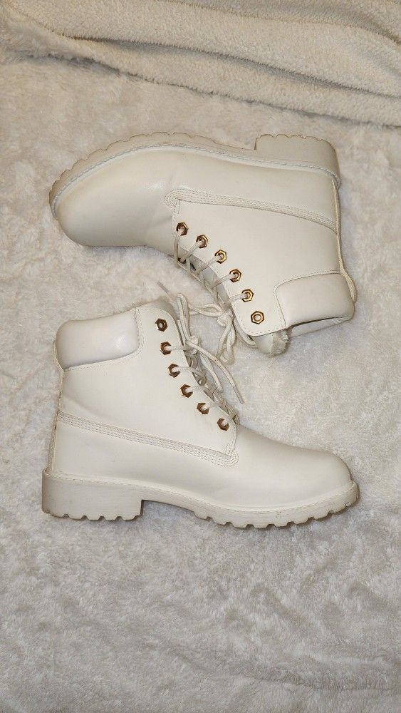 Women Boots Size 7