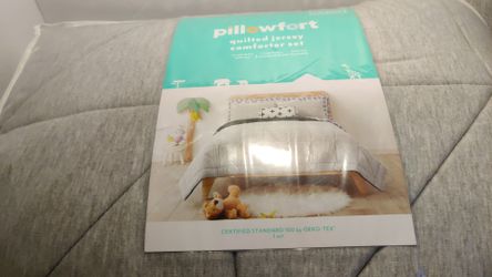 Pillowfort quilted comforter set