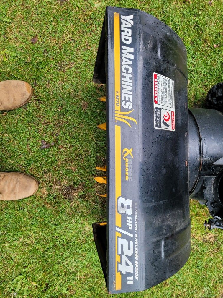 Yard machine 8 horsepower. Extreme auger  Heavy duty  24 in  . 6 forward and 2 reverse Gears. This unit runs great.
.
