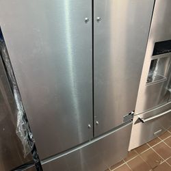 WHIRLPOOL 36” FRENCH DOOR REFRIGERATOR WITH ICE MAKER. $1,000 MODEL #WRFF3136SZ. ORIGINAL PRICE: $1,699