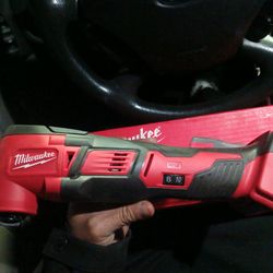Milwaukee Multi-Tool M18 