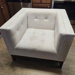 Modern Beige Accent Chair – Tufted Linen, Good Condition