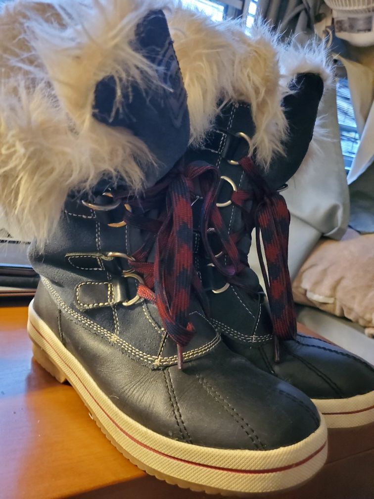 Bass rain/snow boots size 6