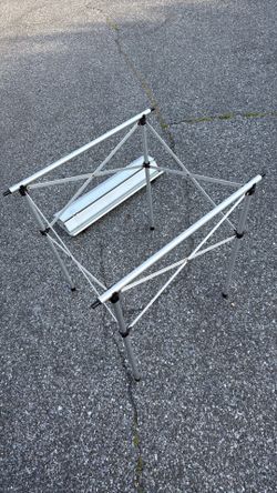 Camping fold up table