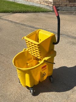 Rubbermaid Commercial Mop Bucket with Wringer