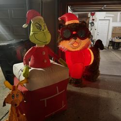6’ Inflatable Grinch & Max