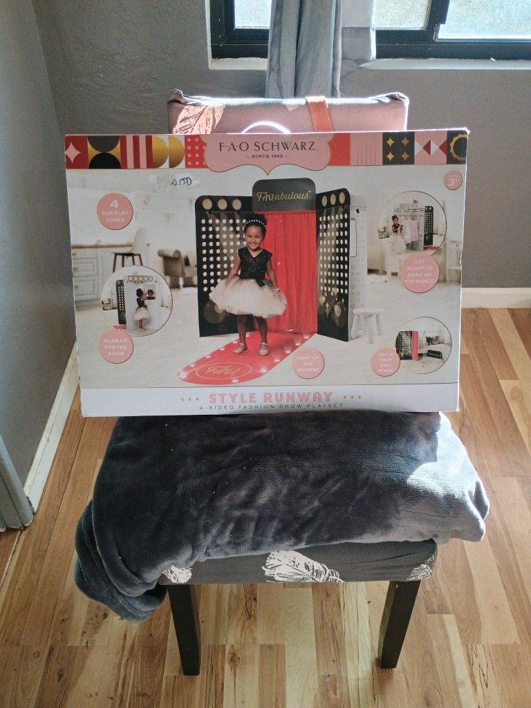 Fashion Show Playset