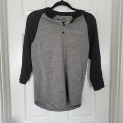 Hollister Henley Baseball Tee – Size XS Unisex