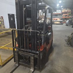 Forklift 