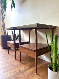 Pair of Lovely Mid-Century Modern Nightstands