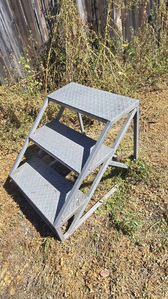 Steel 3-step Stairs