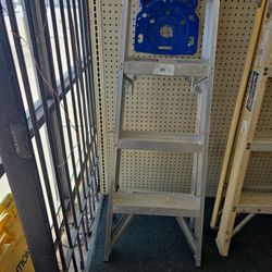 Louisville 4 Foot Ladder 