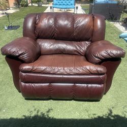 Recliner-Oversized Burgundy Leather Recliner – Leather Seating Areas 🛋️
