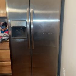Frigidaire Fridge 