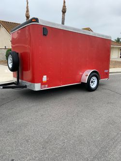Enclosed cargo trailer